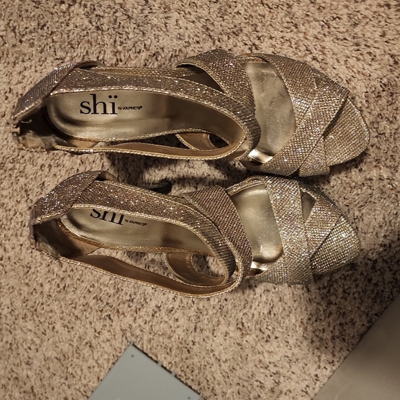 Heels - Picture 2 of 6